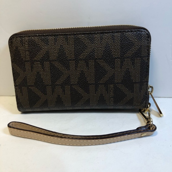 Micheal Kors Wallet Wristlet - Picture 11 of 13